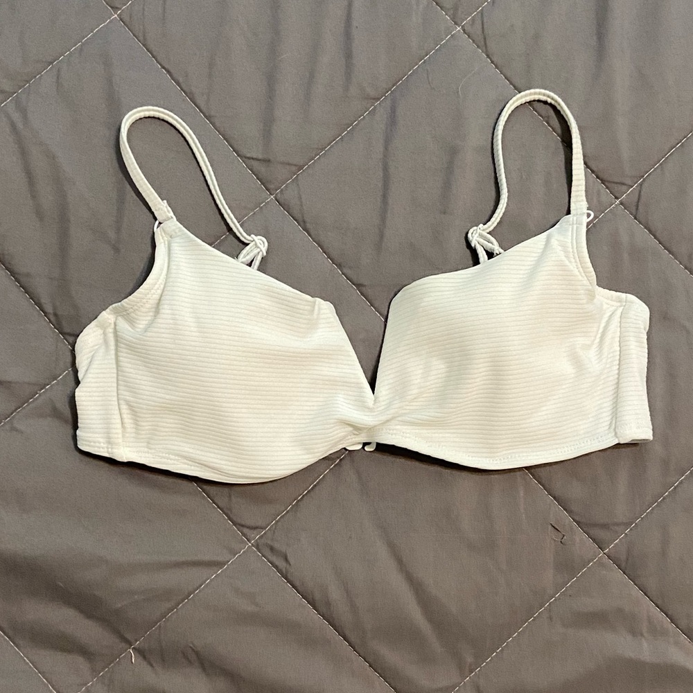 NoBoundaries White Bikini Top